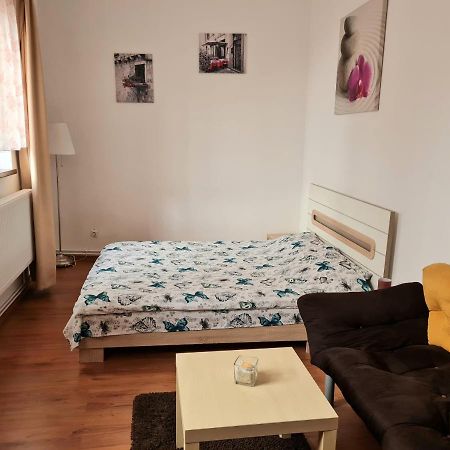 Apartamento Ava Republique Braşov Exterior foto