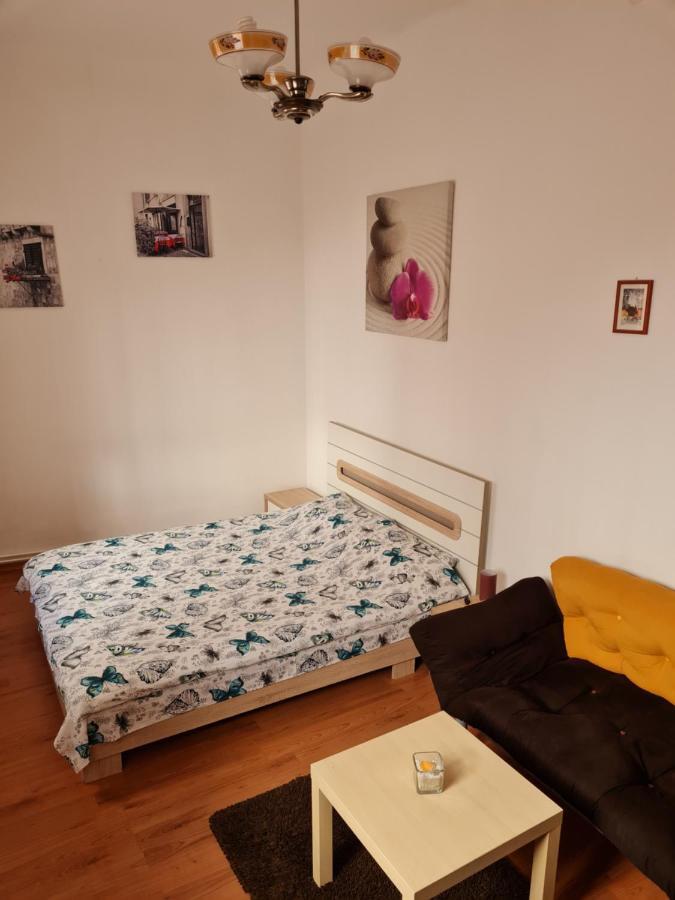 Apartamento Ava Republique Braşov Exterior foto
