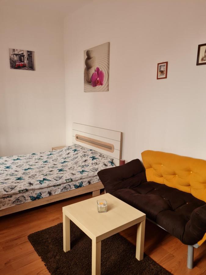 Apartamento Ava Republique Braşov Exterior foto