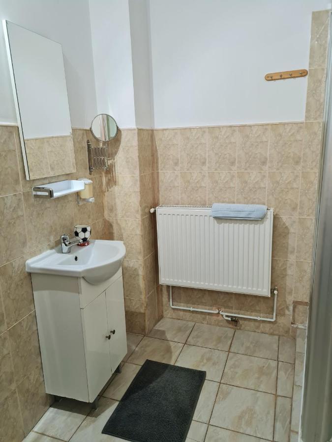 Apartamento Ava Republique Braşov Exterior foto