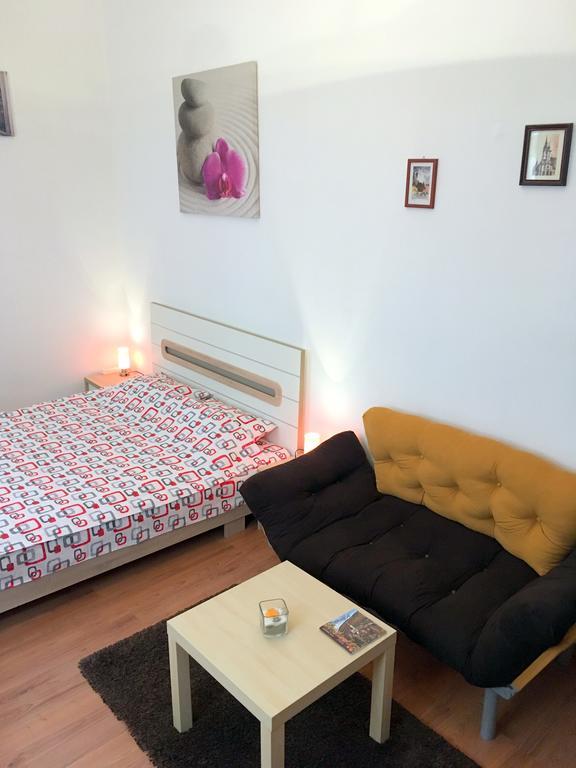 Apartamento Ava Republique Braşov Exterior foto