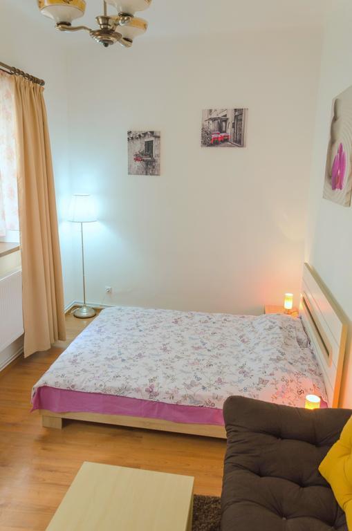 Apartamento Ava Republique Braşov Exterior foto